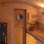 Hinterland Hostel *