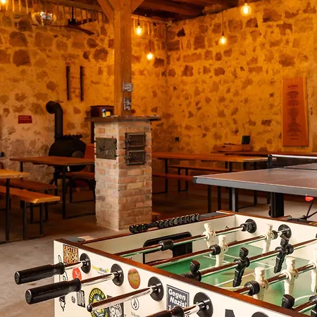 Hinterland Hostel *